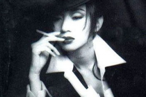 抽烟明星,揭秘吸烟明星背后的故事